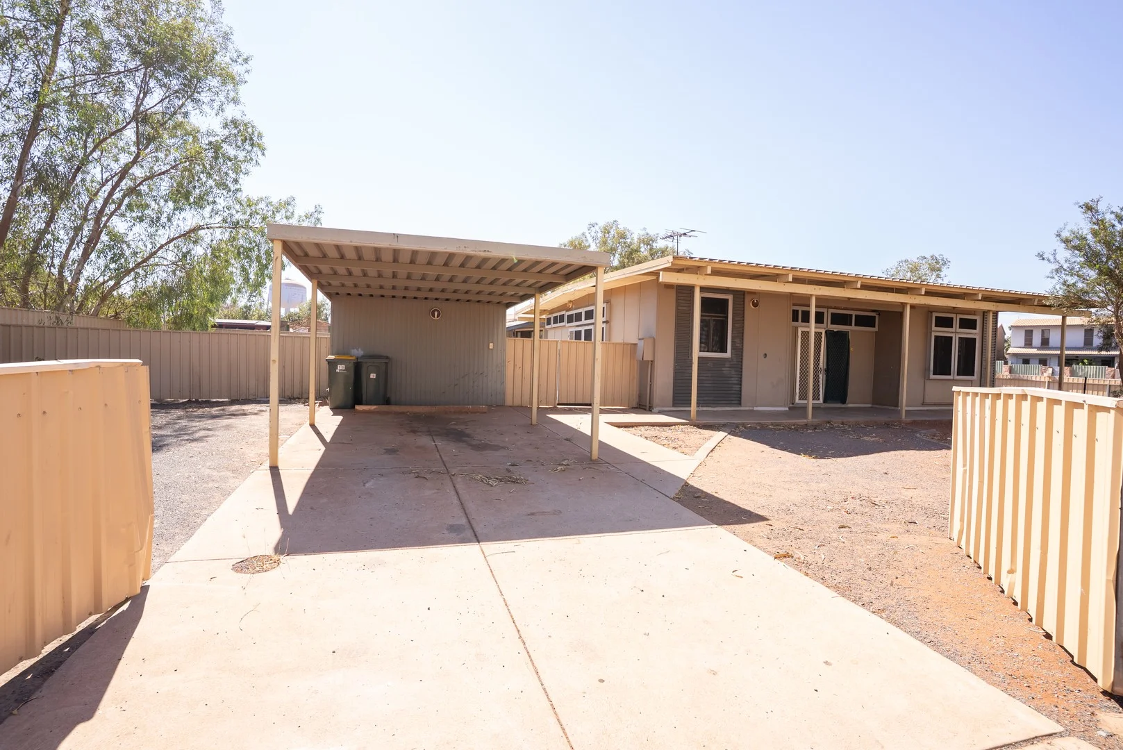 16 Hawkins Street (1/22)