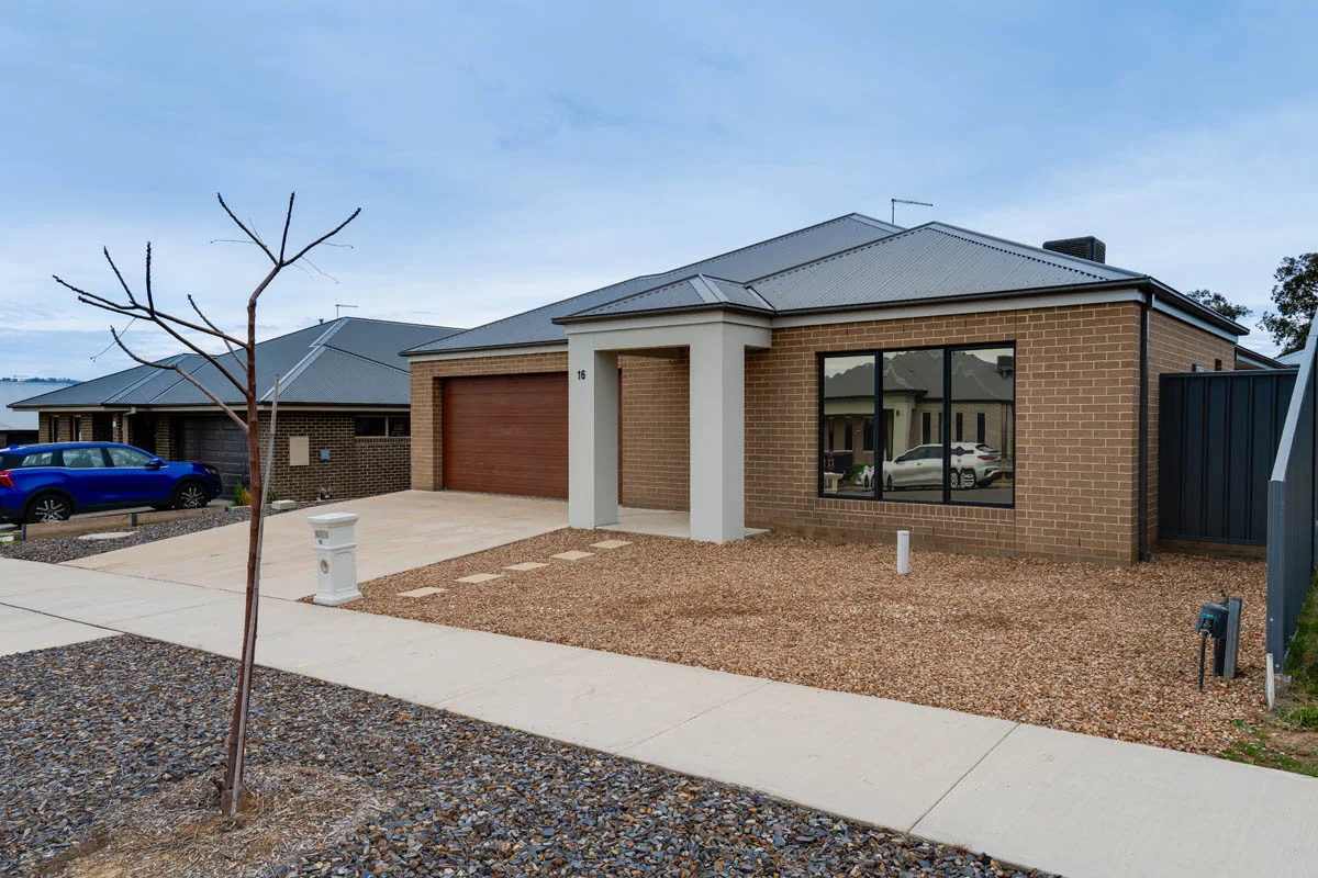 16 Hillford Circuit (1/17)