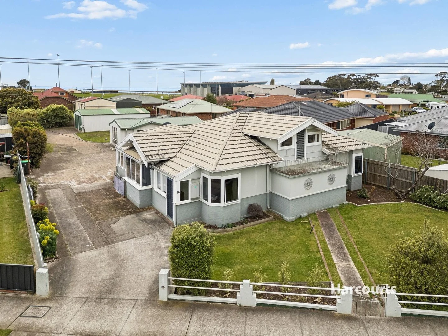 16 Hobbs Parade (1/3)