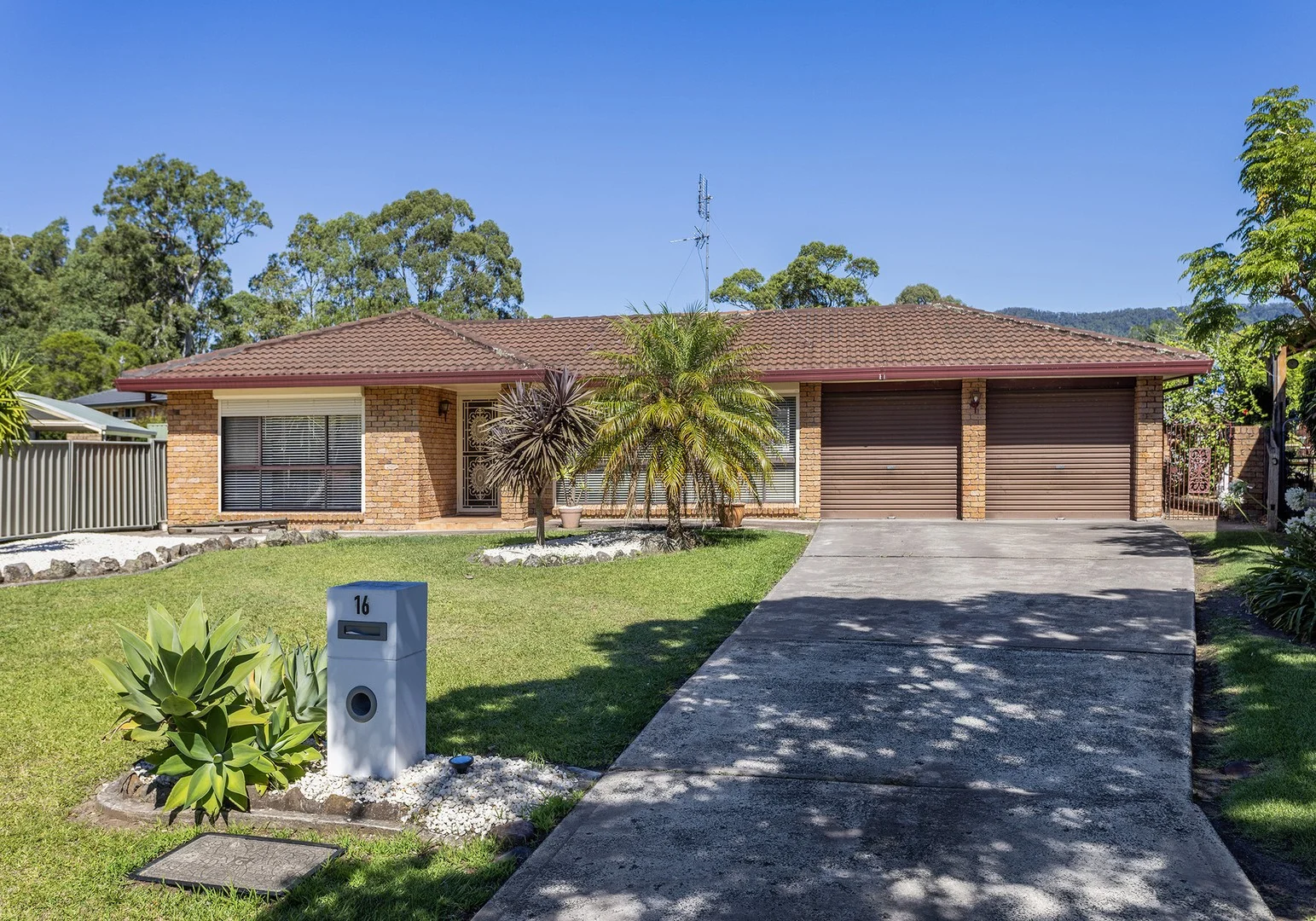 16 Homestead Drive (1/26)