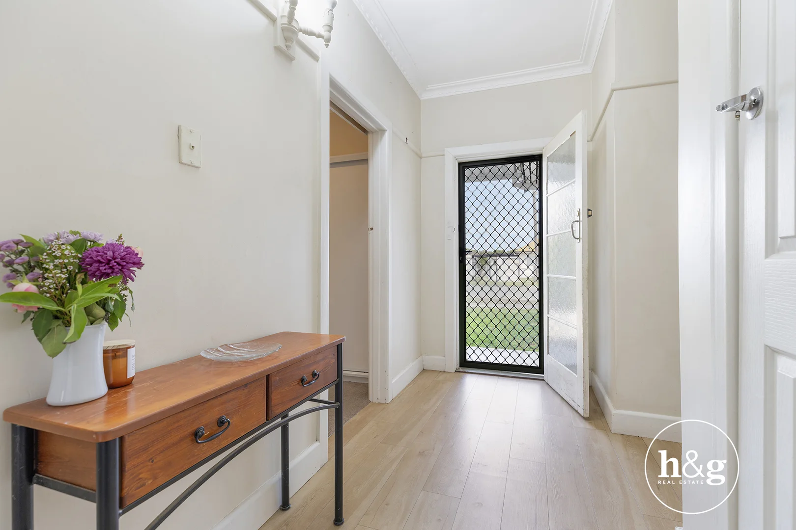 16 Julia Street - Image 2