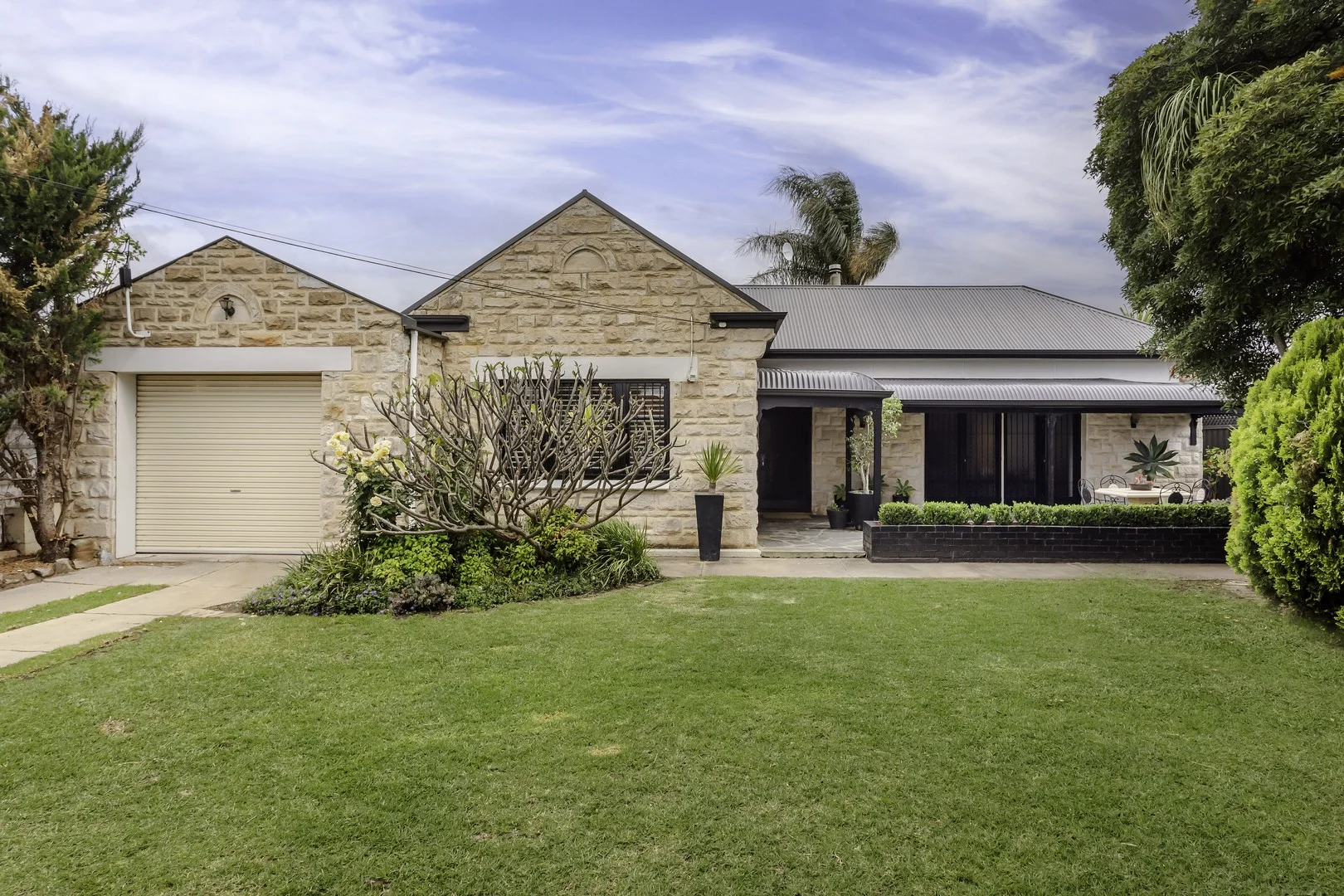 16 Mitchell Street (1/1)
