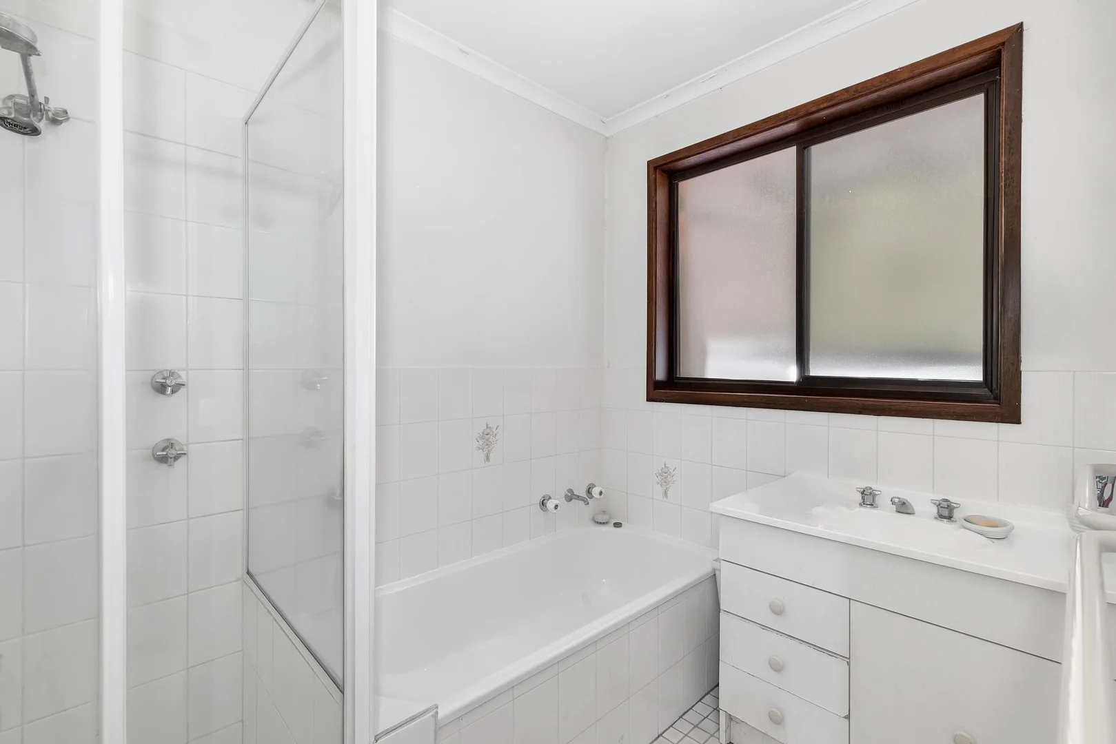 16 Muir Close (1/12)