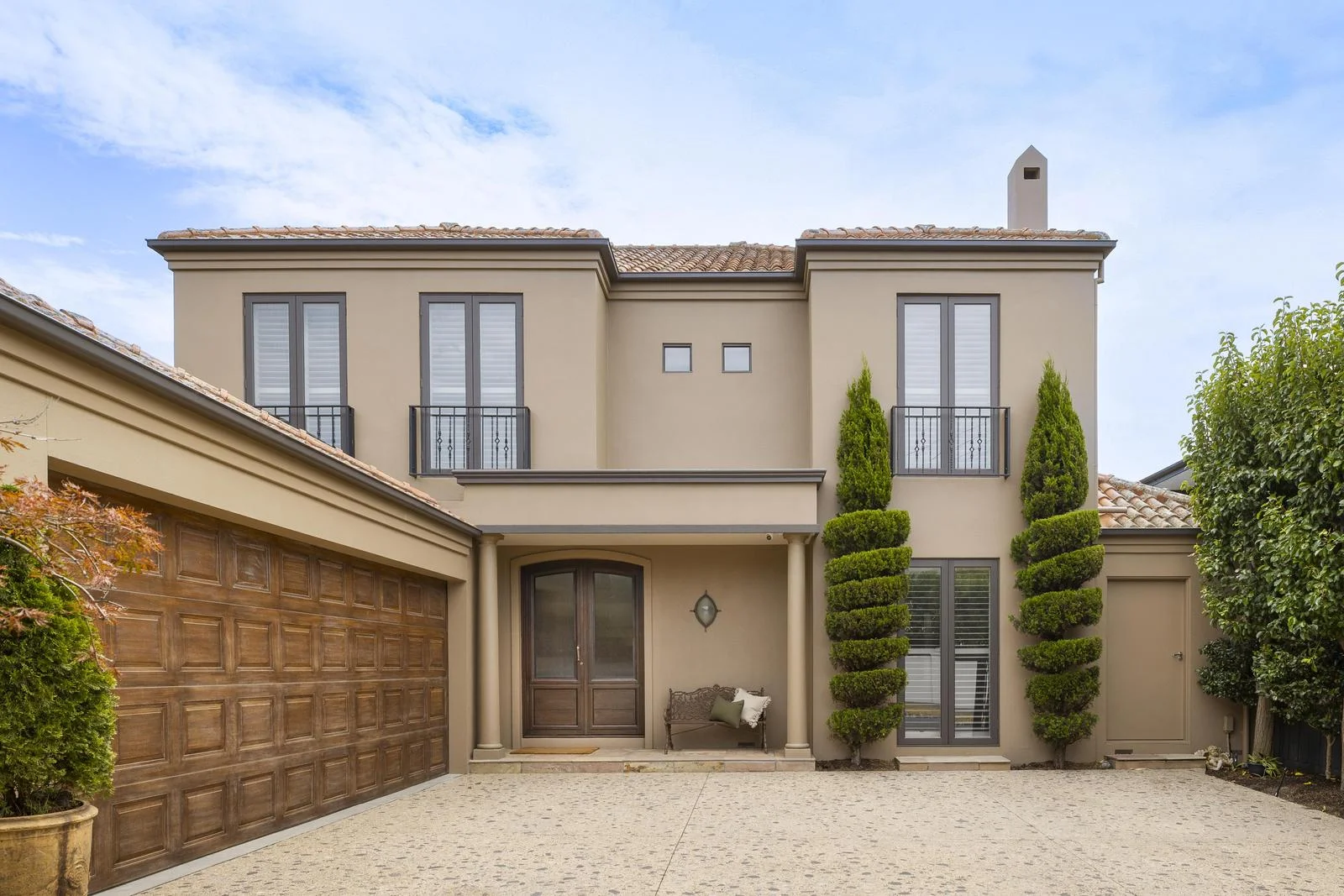 16 Newbay Crescent