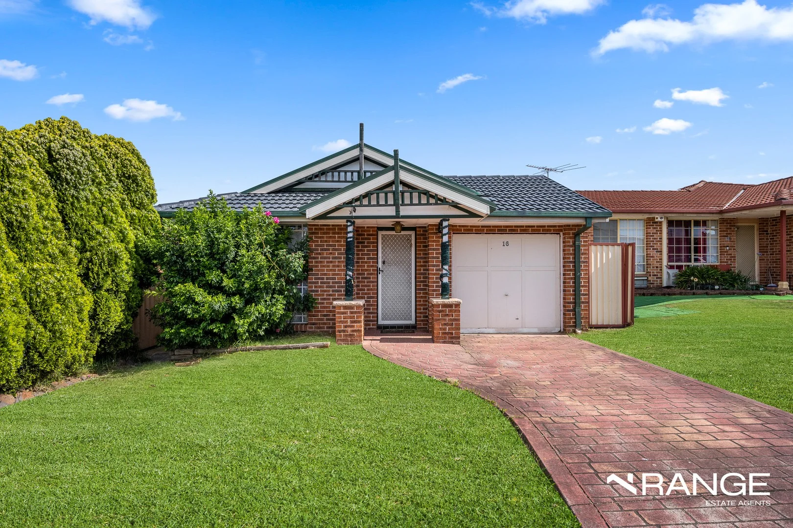 16 Seaeagle Crescent (1/1)