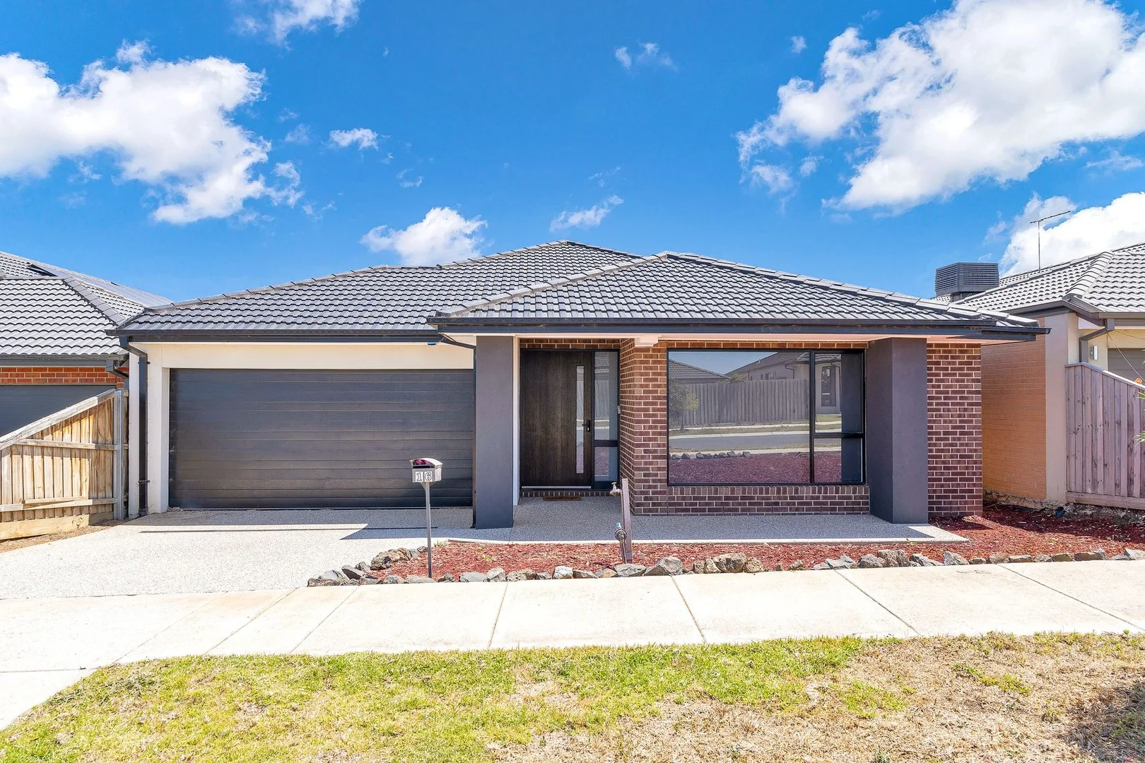 16 Sublime Point Road (1/19)