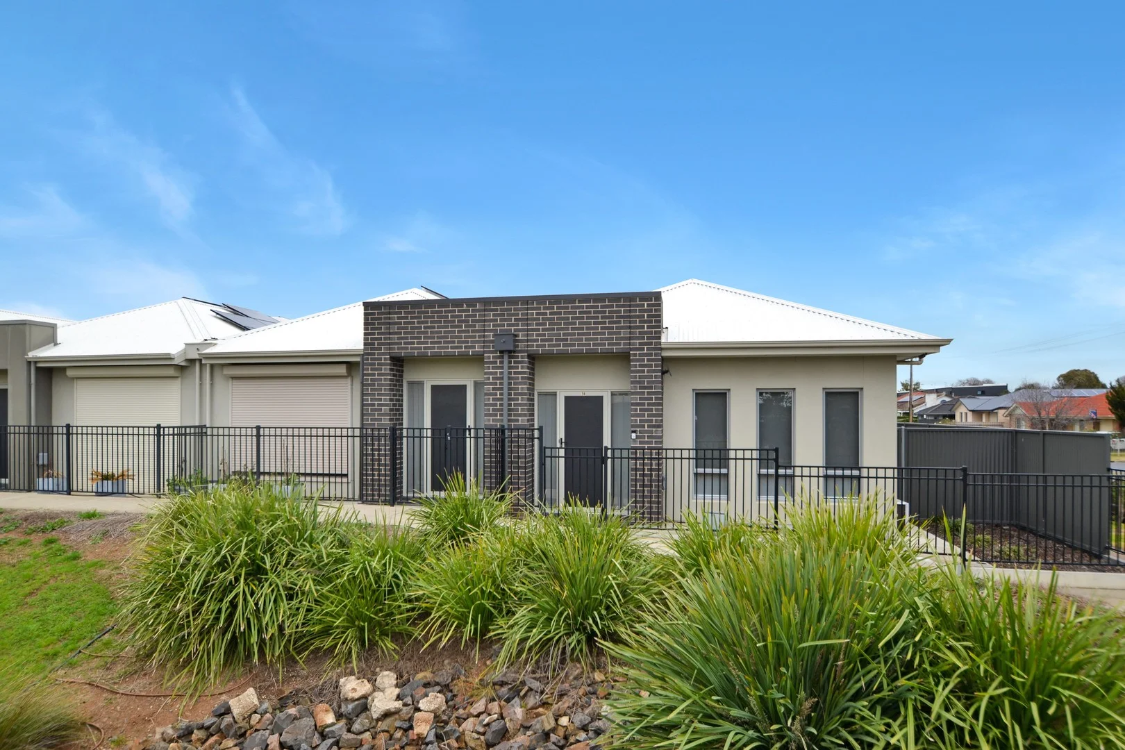 16 Surrey St (1/1)