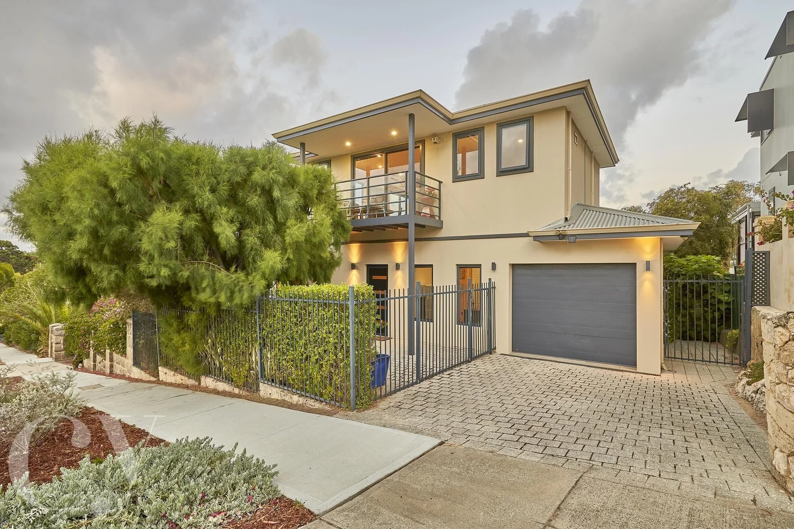 16 Swanbourne Street (1/28)