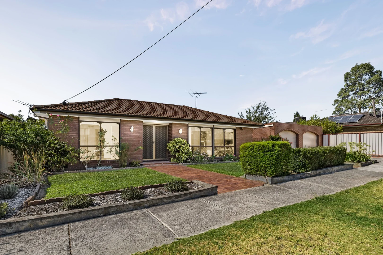 16 Taunton Drive (1/26)