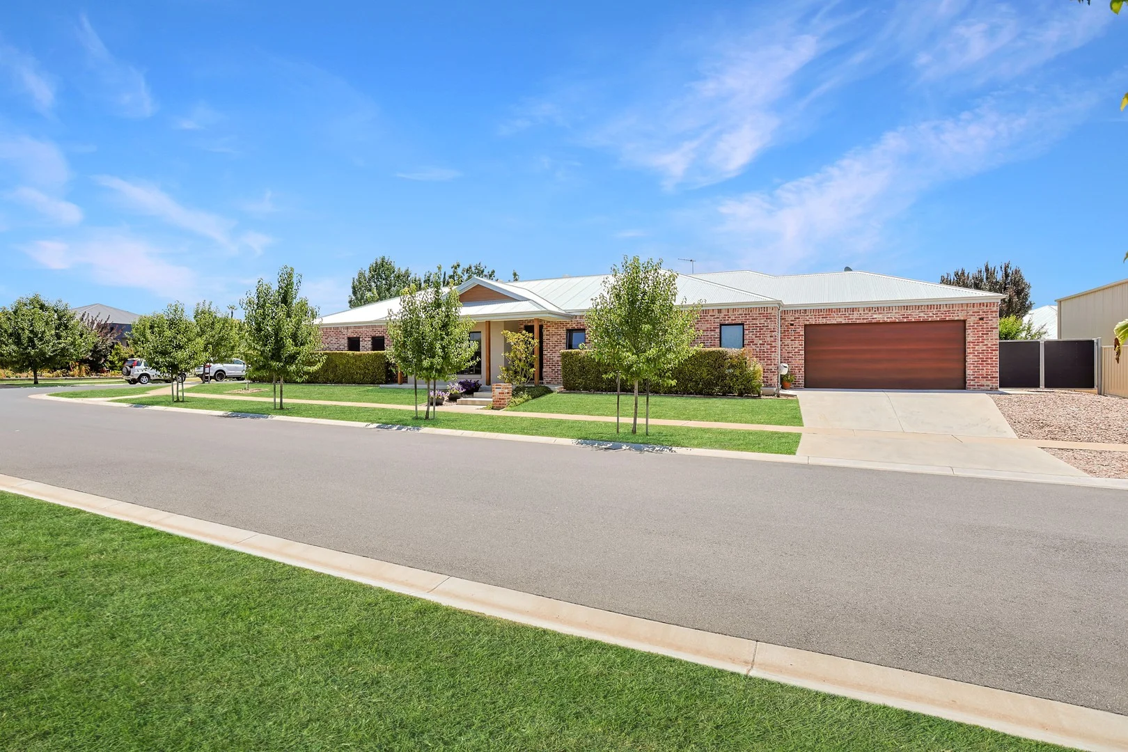 16 Toorak Drive (1/34)