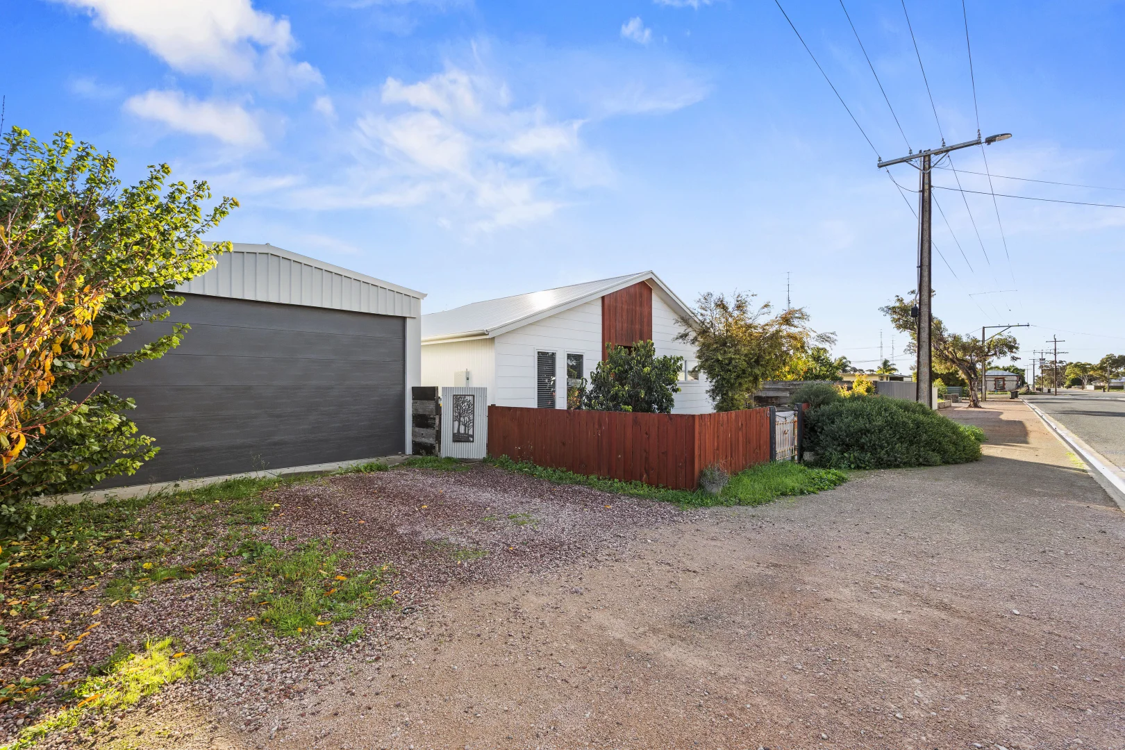 16 Tucker Parade - Image 2