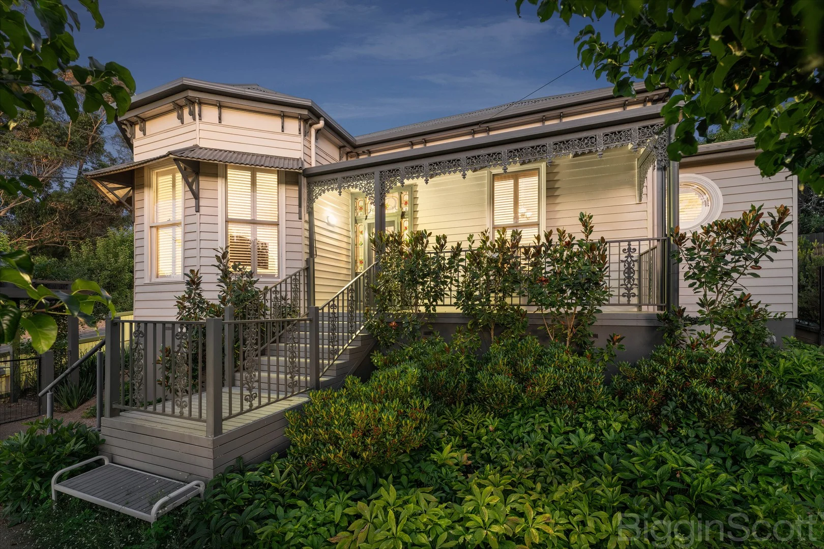16 Vincent Street North - Image 2