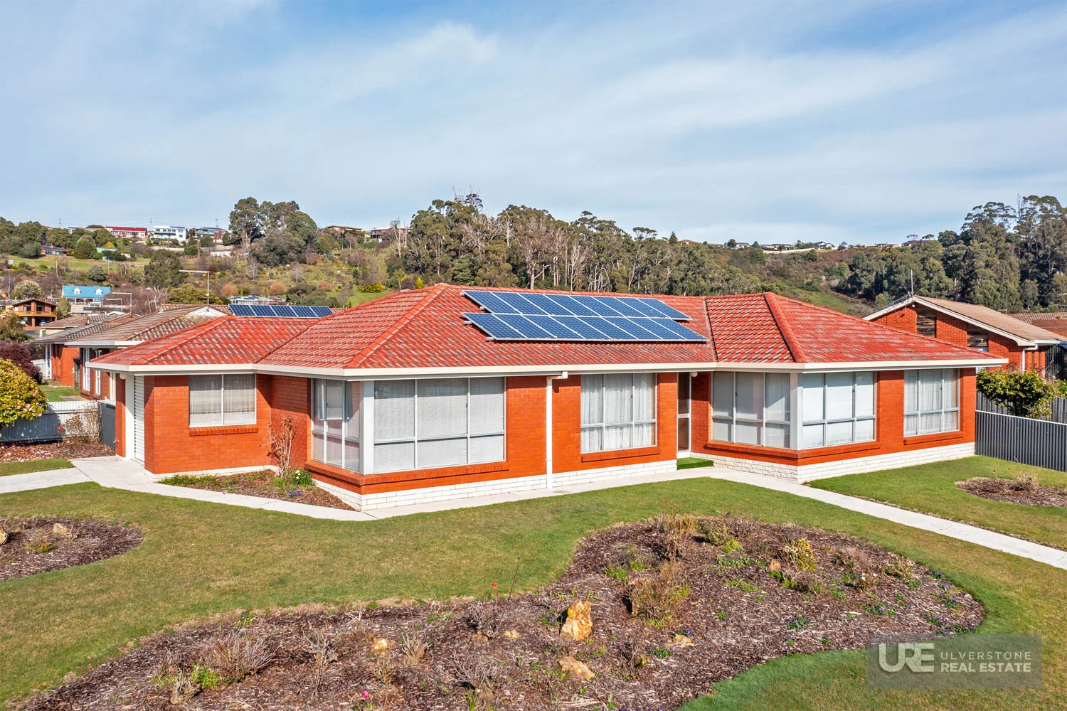 16 Westland Drive (1/17)