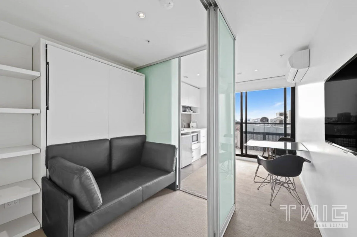 1604/243 Franklin Street (1/20)