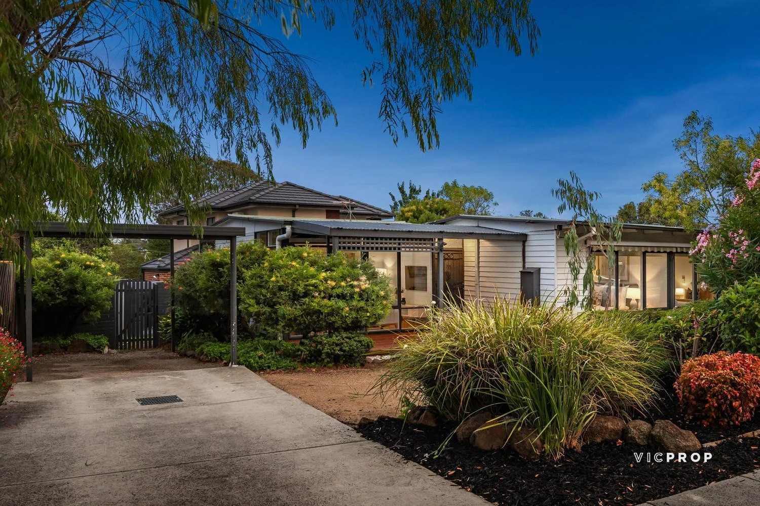 16b Moira Avenue (1/11)