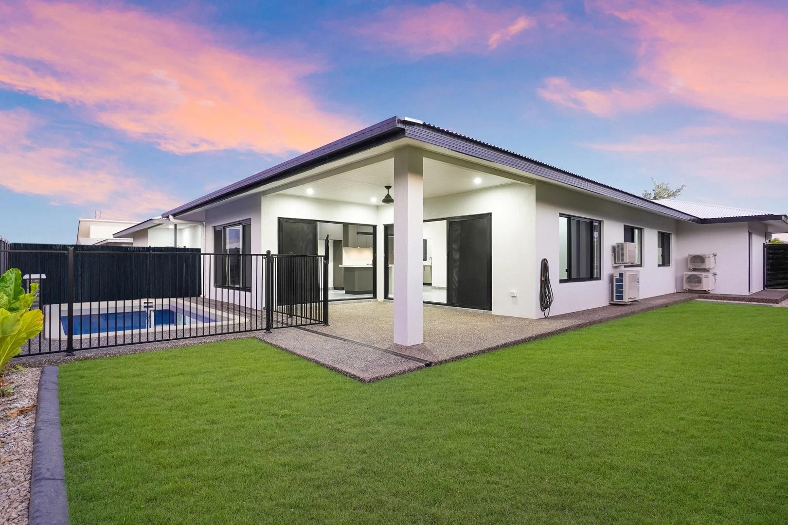 17 Aldenham Road (1/25)