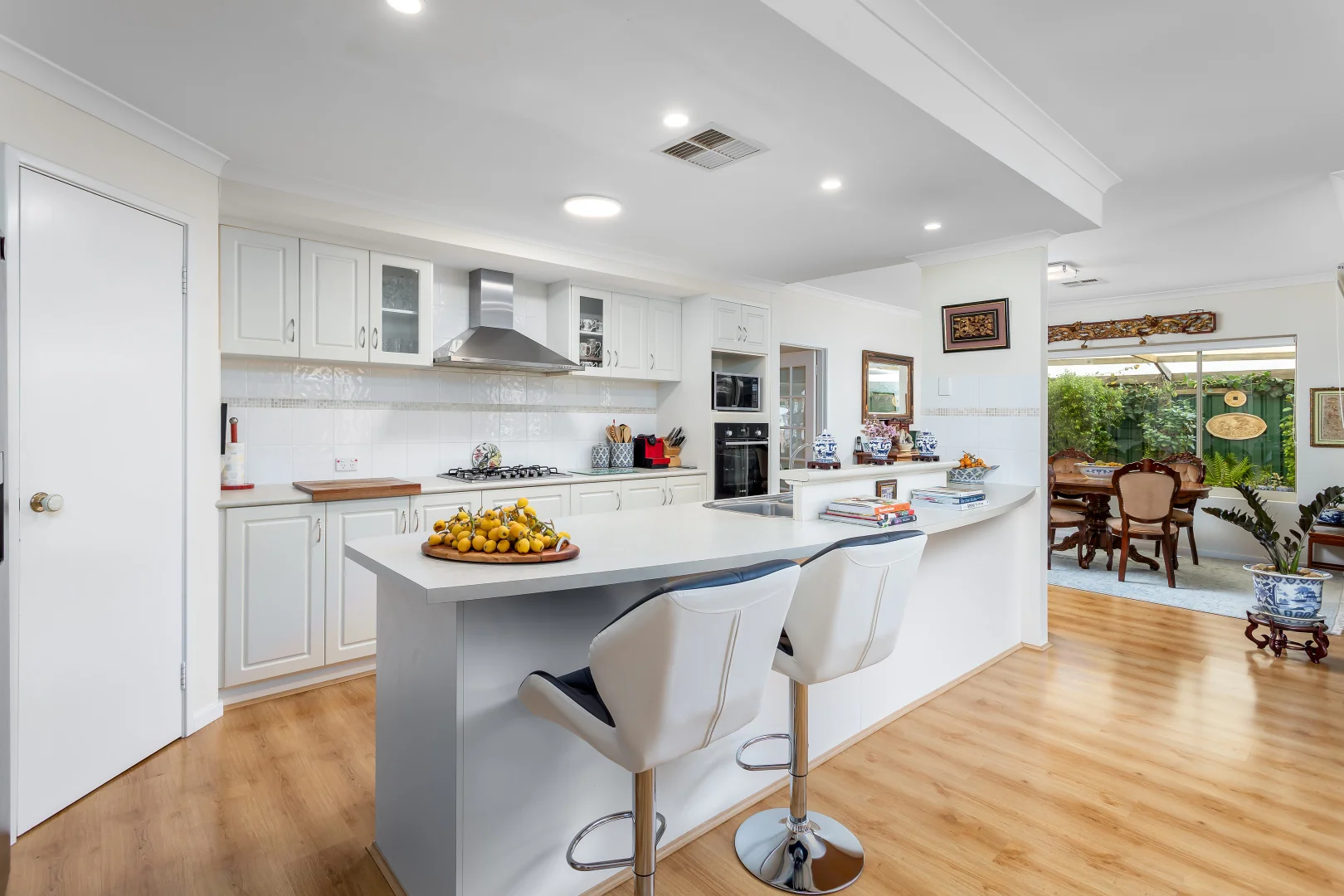 17 Beachgrove Place (1/1)