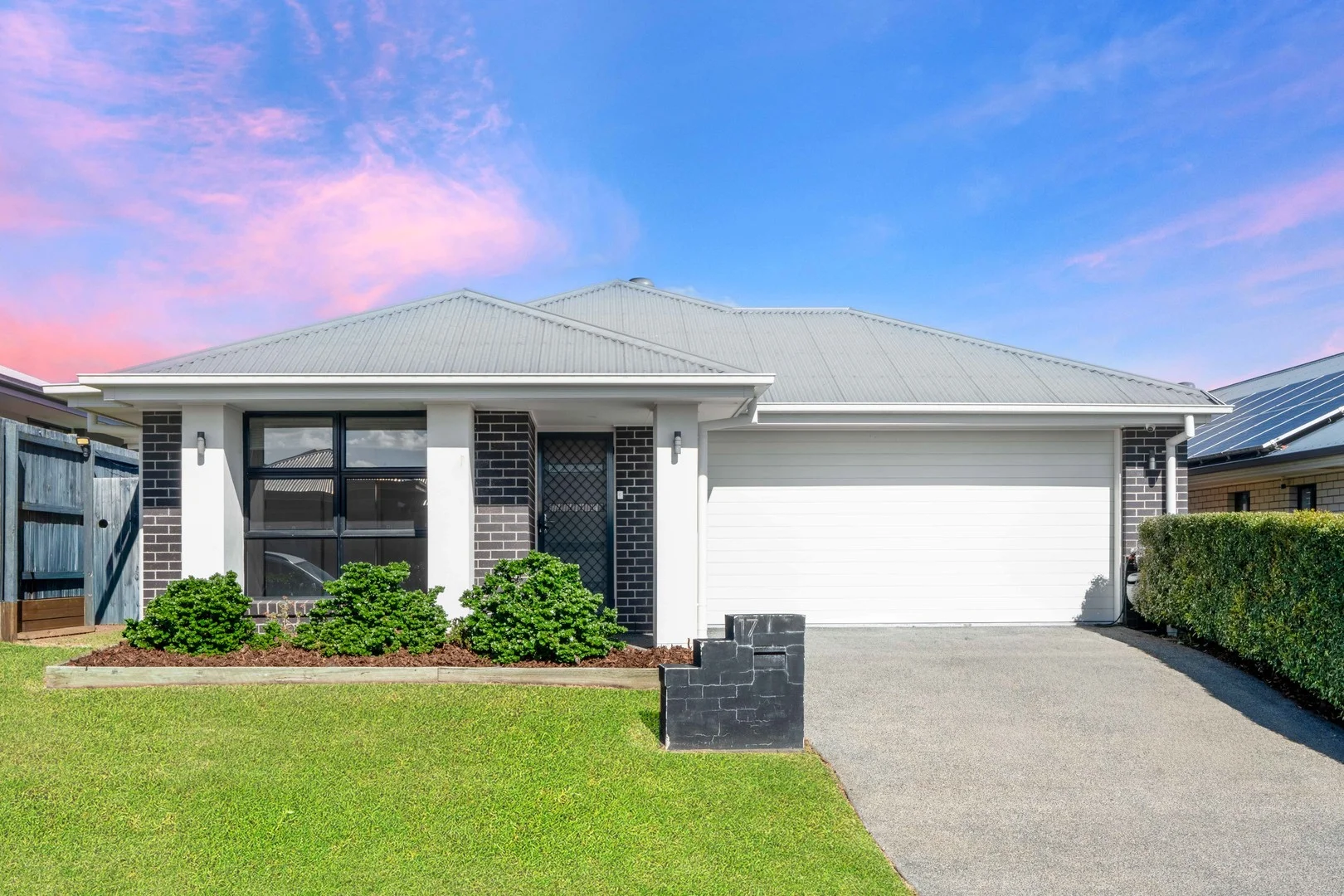 17 Eucalyptus Crescent (1/16)
