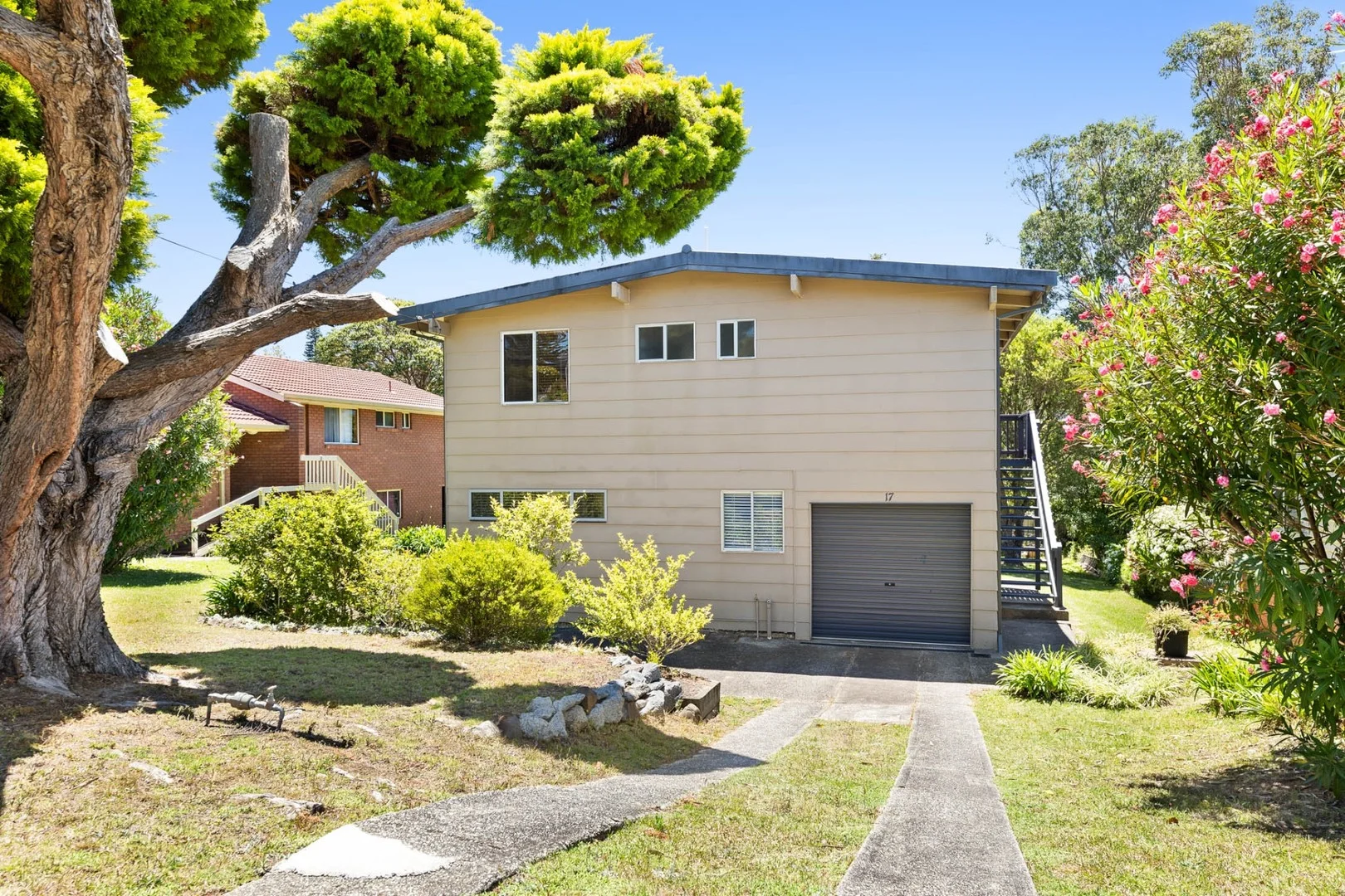 17 Grenville Avenue (1/32)