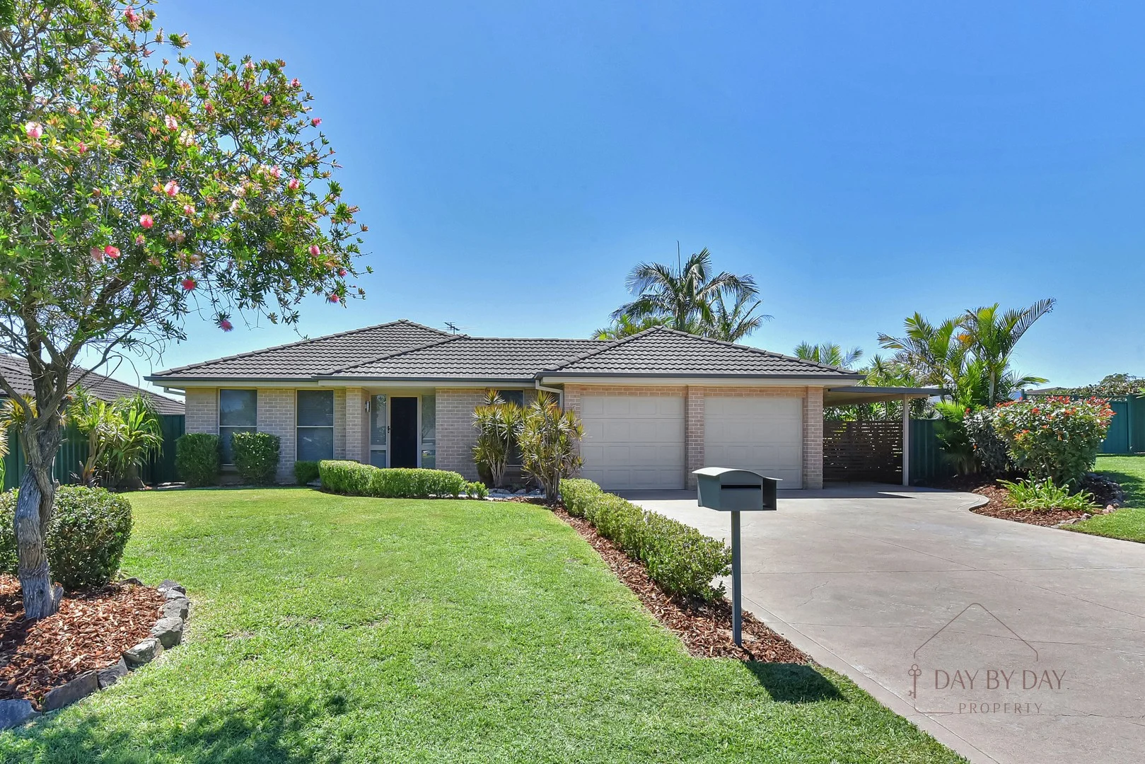 17 Magnolia Close (1/1)