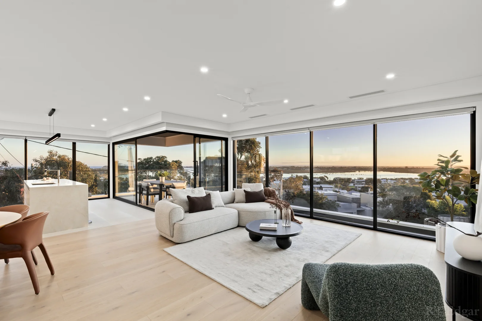 17 Newcomb Street - Image 3
