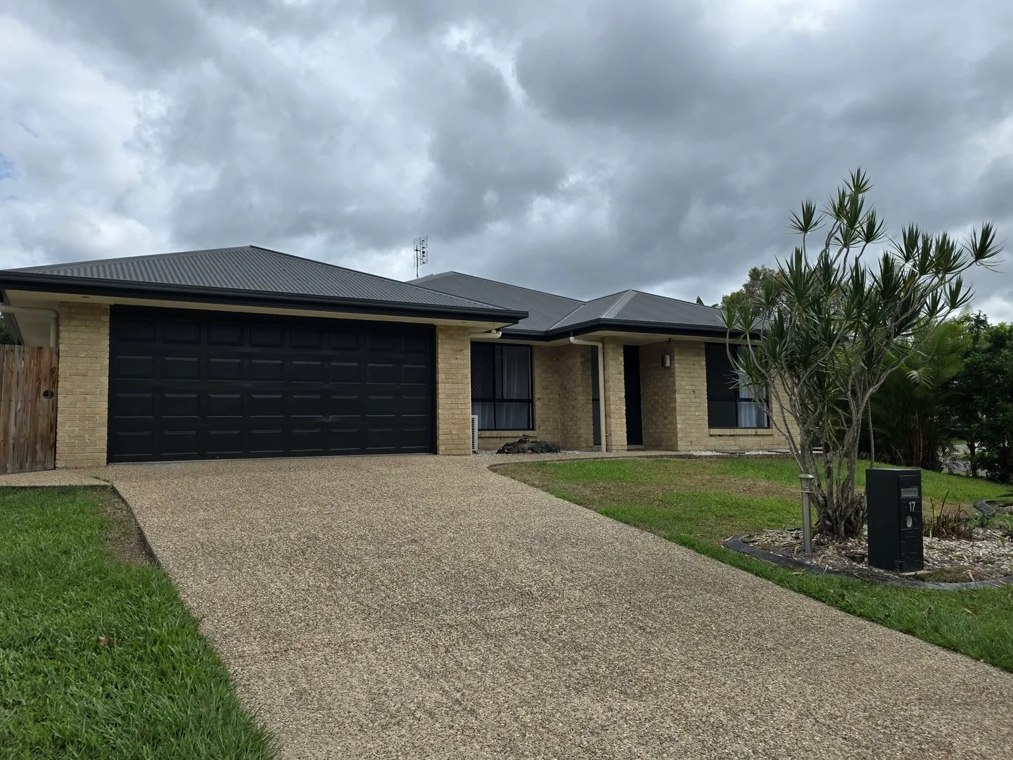 17 Robertson Drive (1/7)
