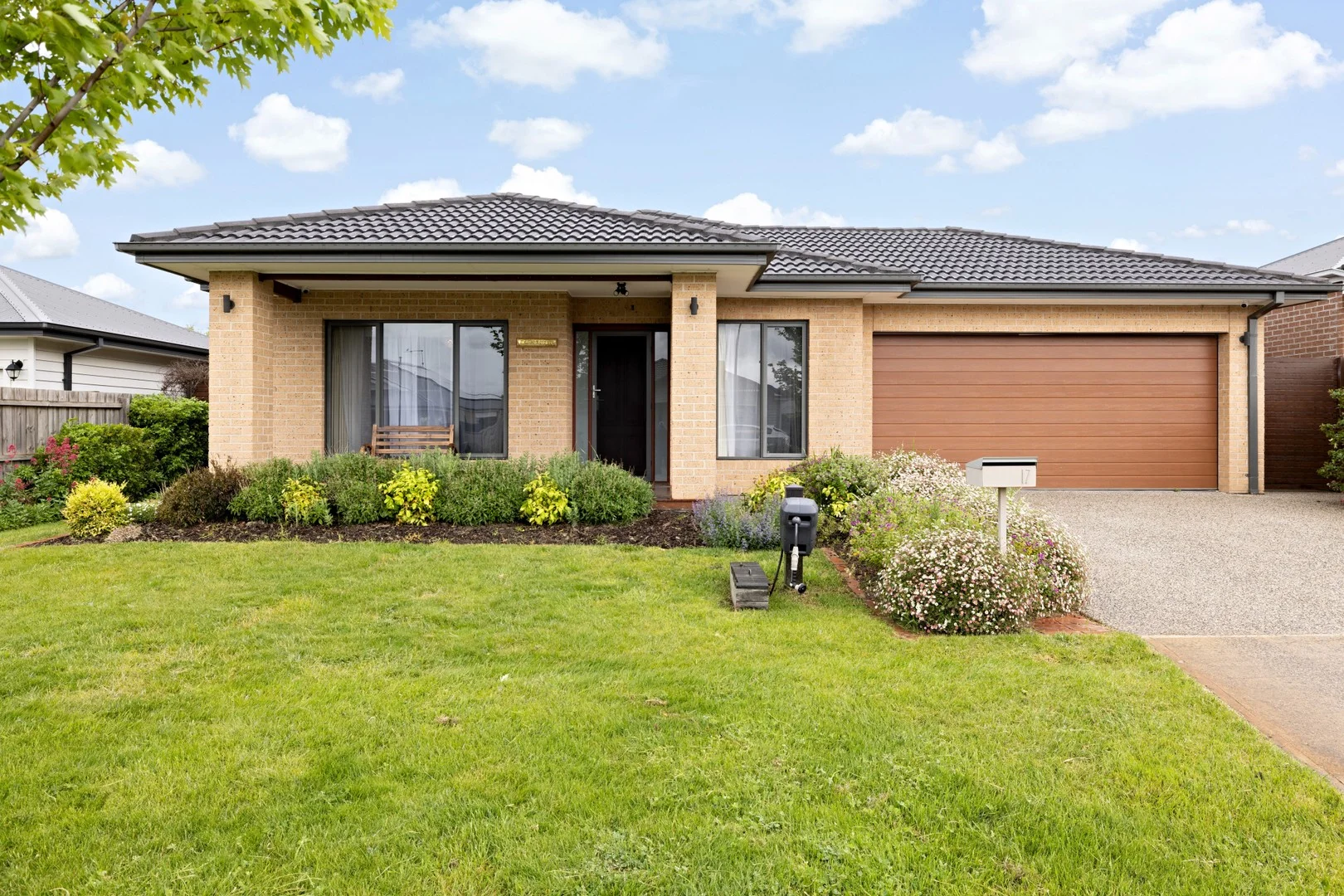 17 Vancleve Crescent (1/16)
