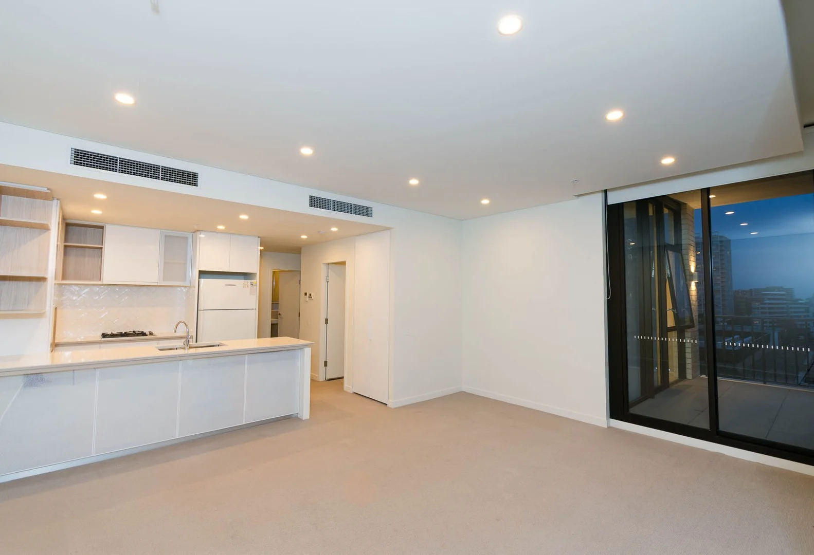 1706/15 Lachlan Street (1/12)