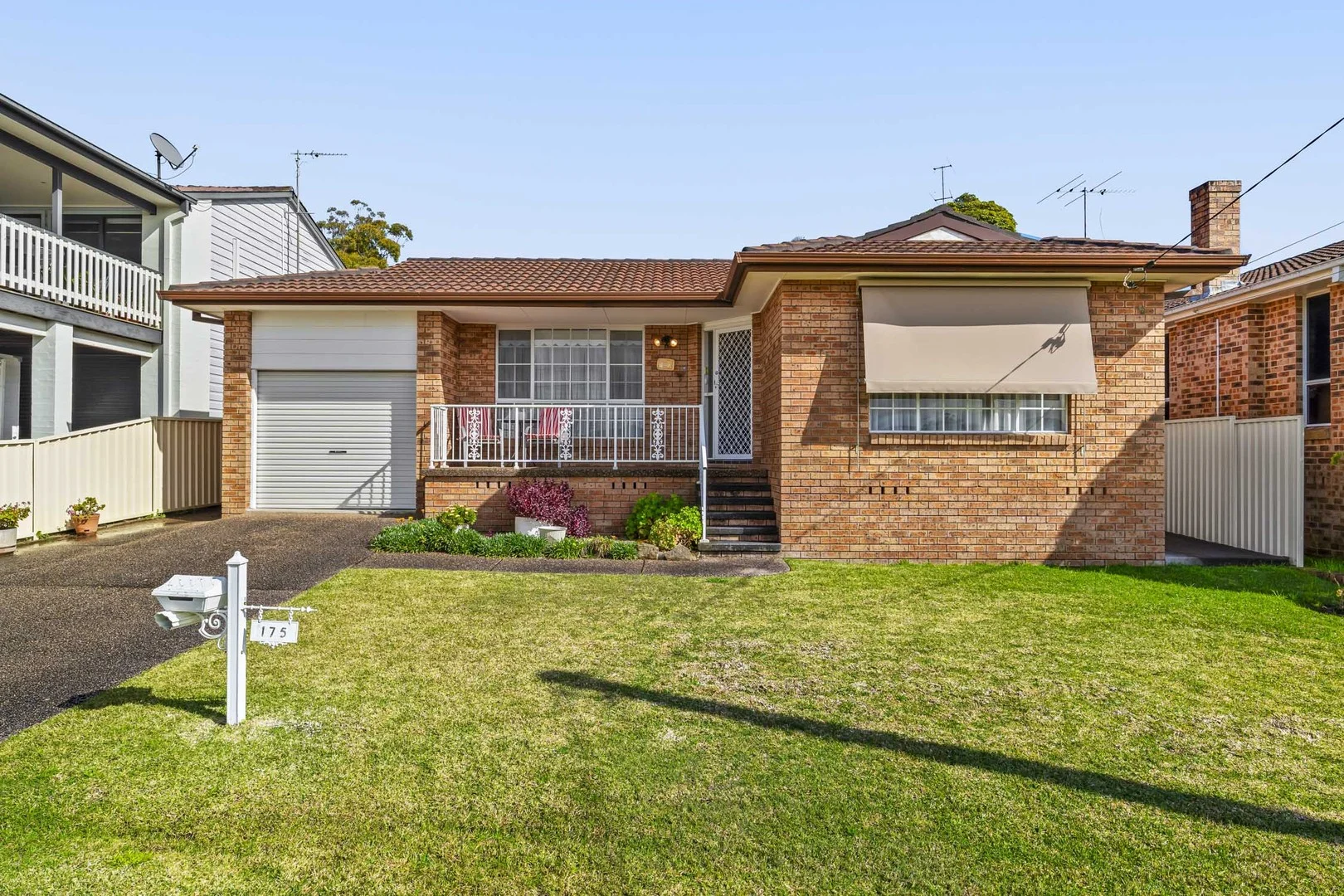 175 Winbin Crescent (1/15)