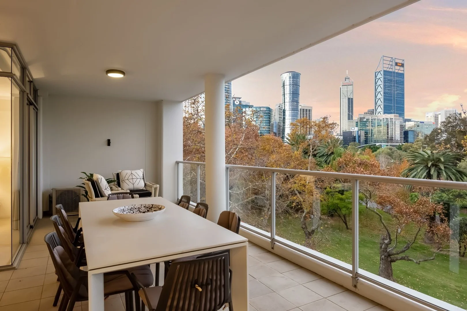 18/138 Mounts Bay Road (1/30)