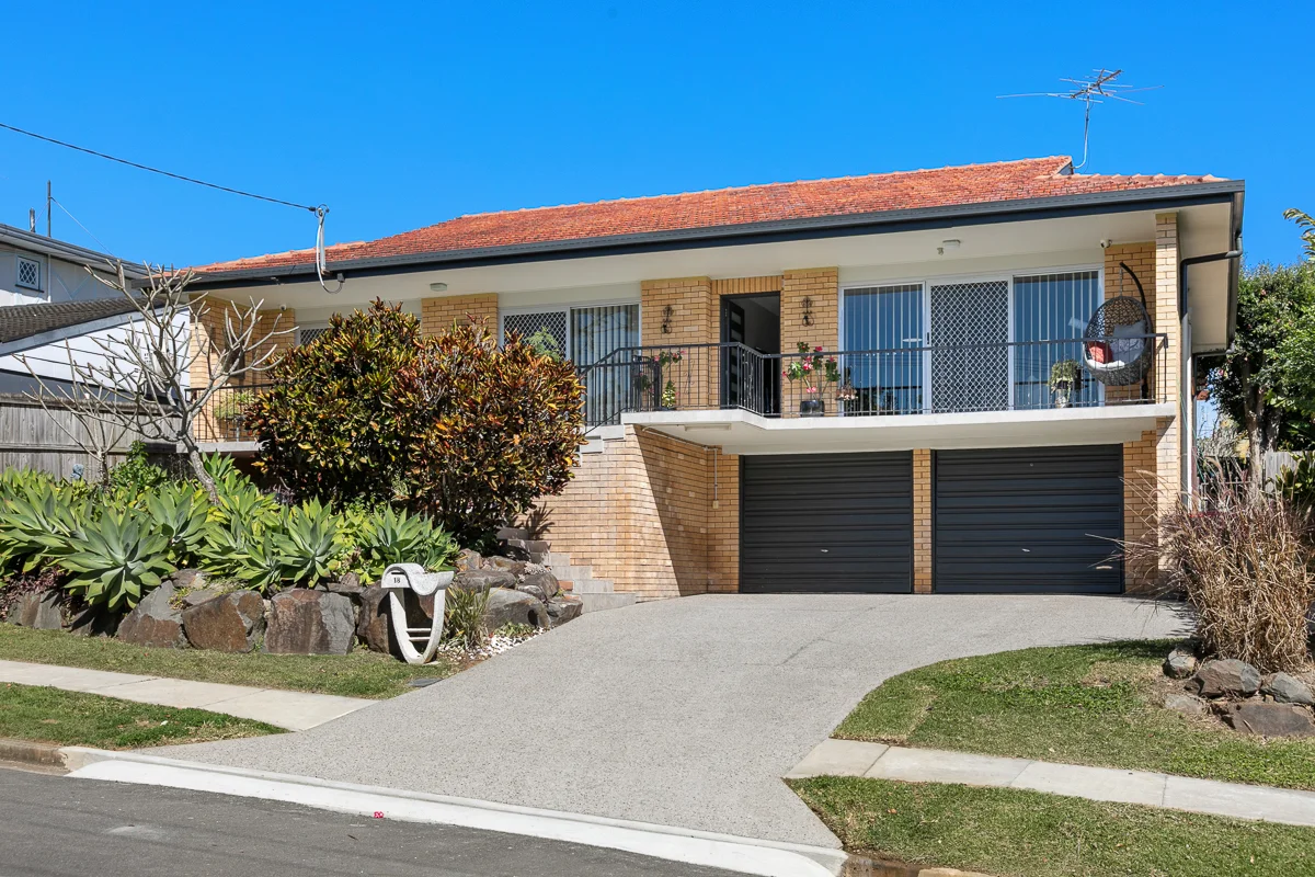 18 Bareena Street (1/3)