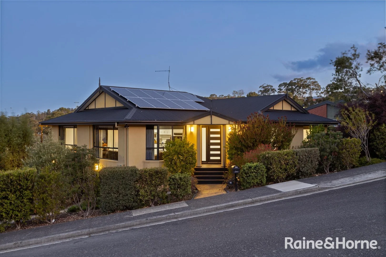 18 Calder Crescent (1/31)