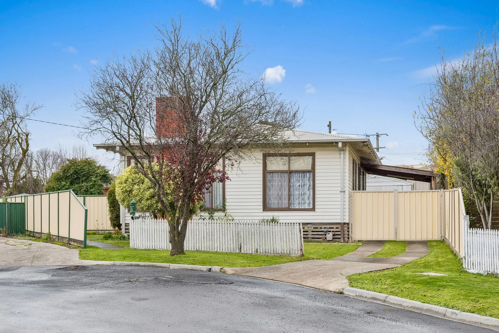 18 Elizabeth Ave (1/15)