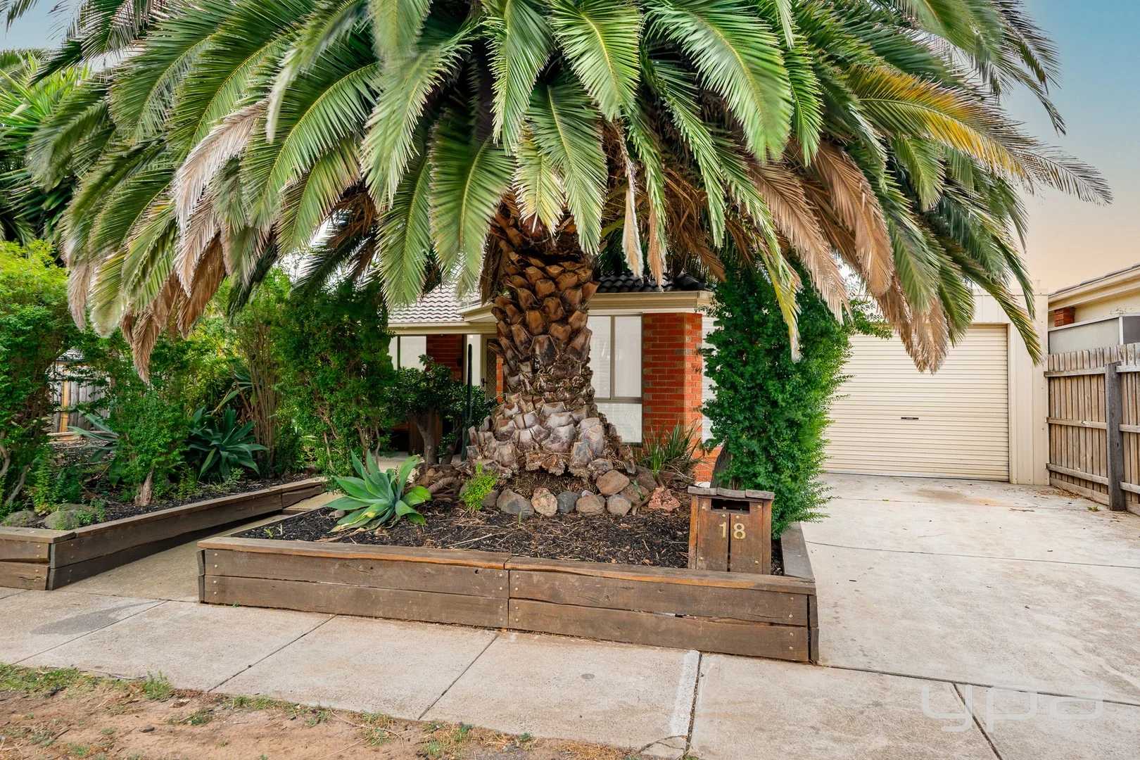 18 Flemington Crescent (1/25)