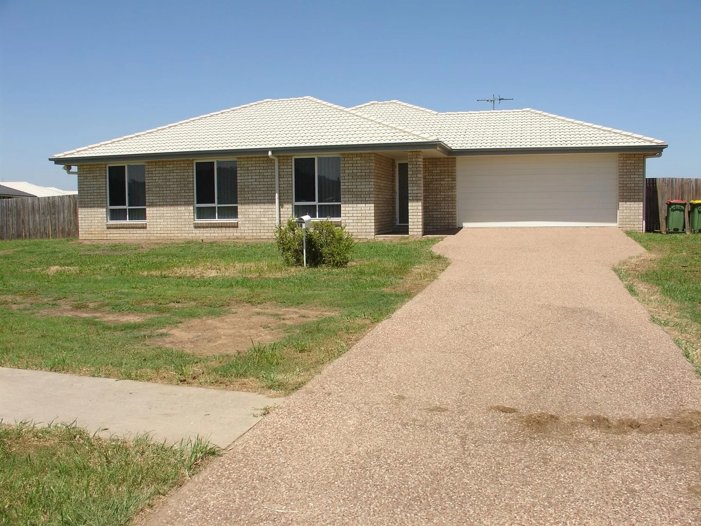 18 HARDY DRIVE (1/13)
