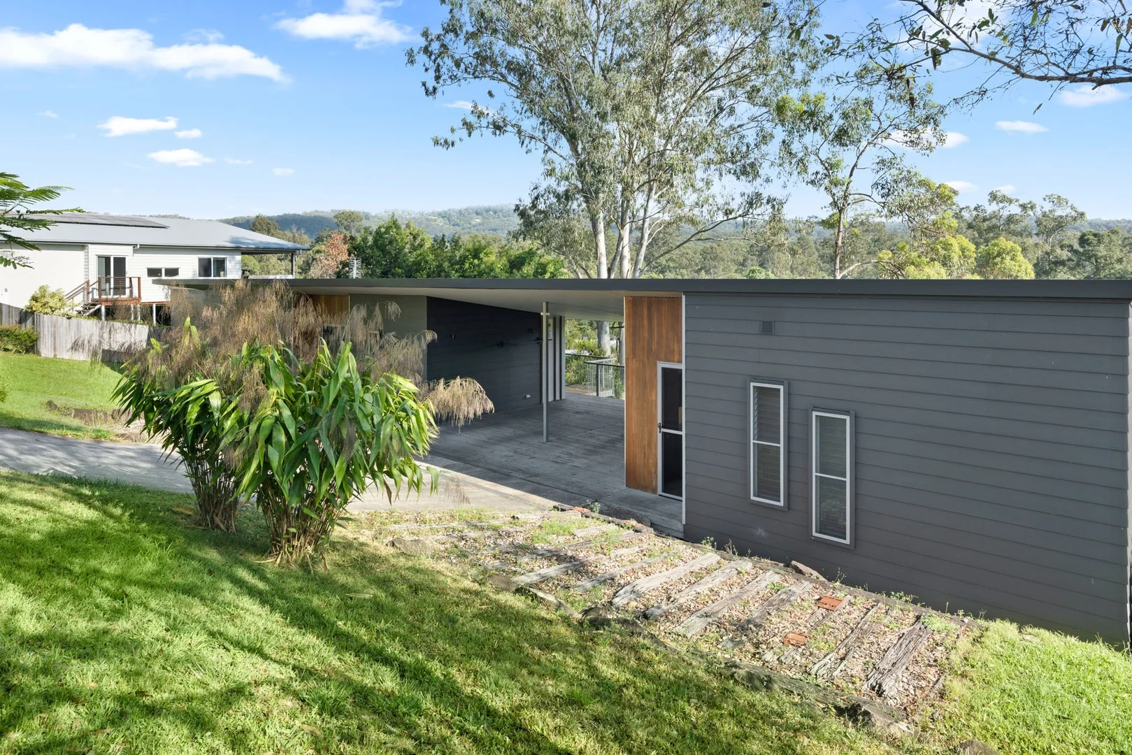 18 Lower Mount Mellum Road (1/1)