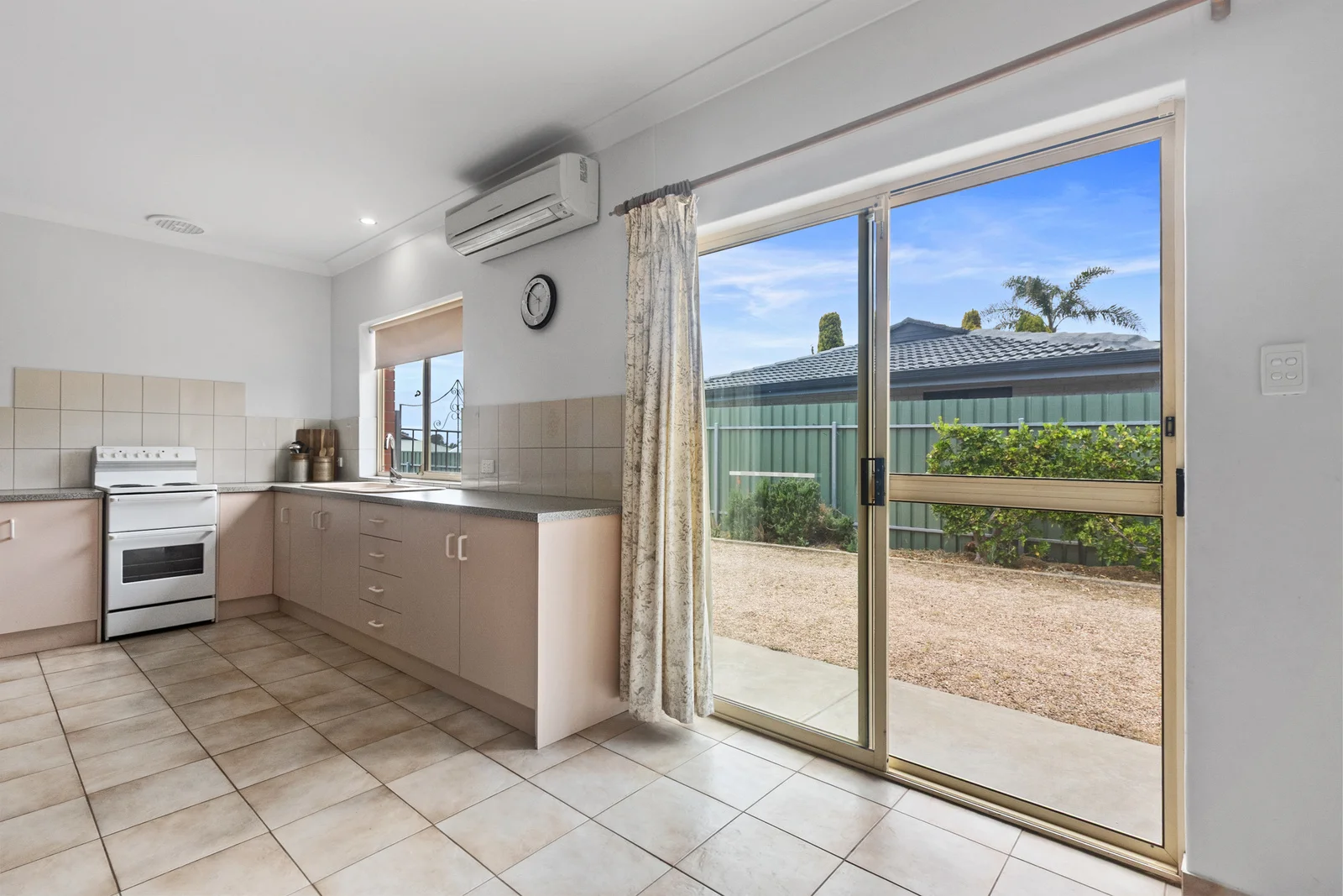 18 Monmouth Street - Image 4