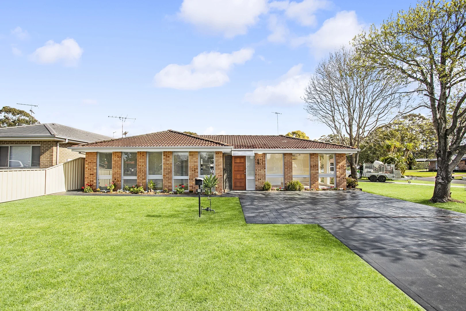 18 NAROOMA AVE (1/1)