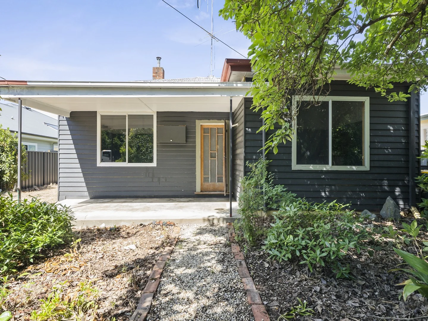 18 Robertson Street (1/1)