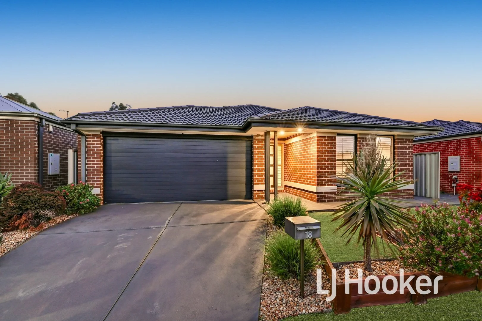 18 Willowtree Drive (1/14)