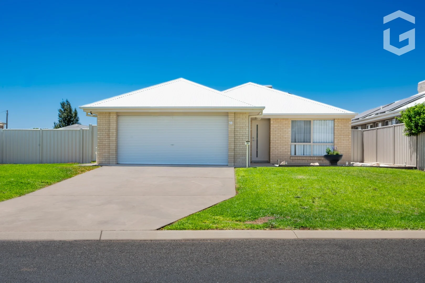 18 Zirilli Avenue (1/22)