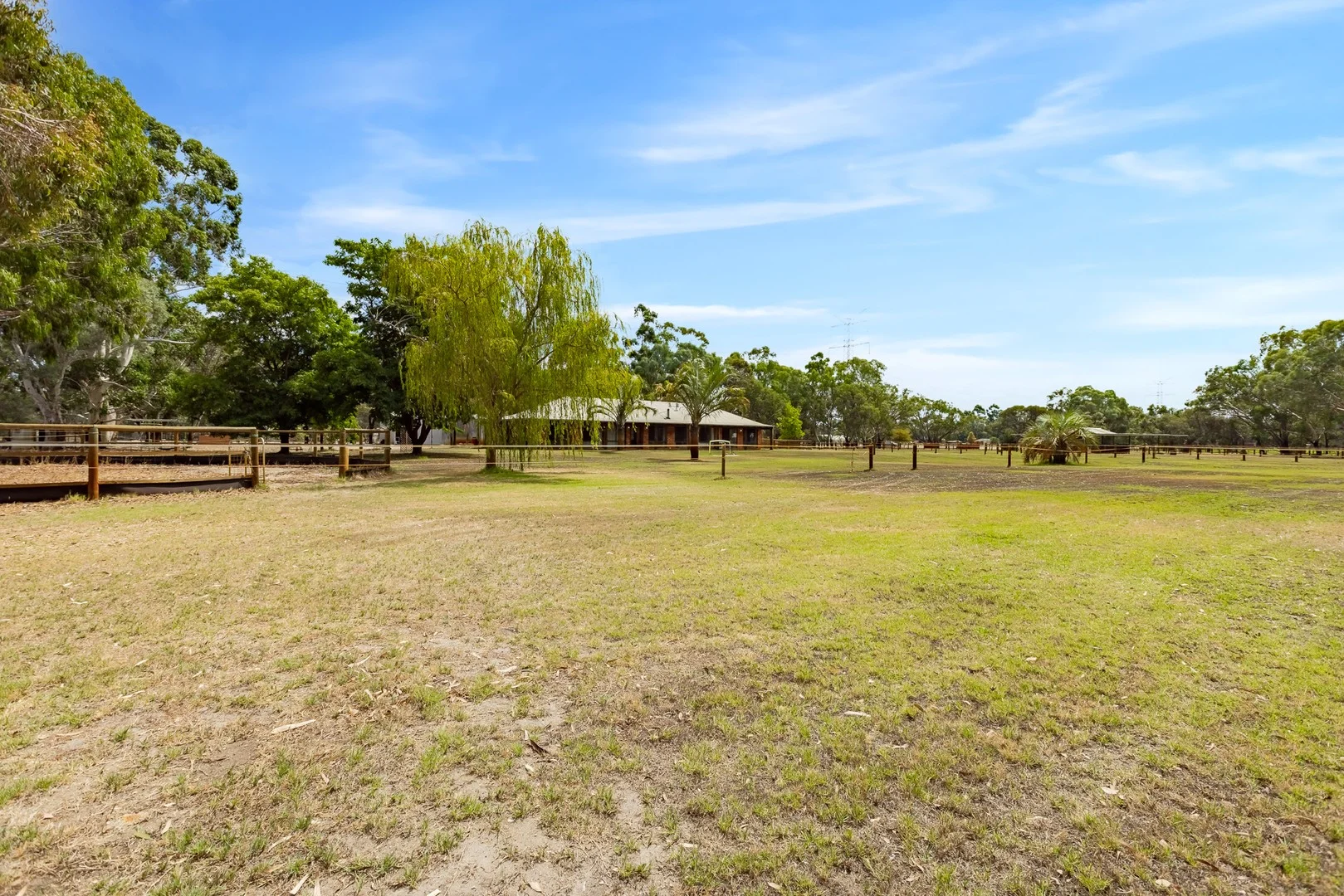 180 Country Drive (1/37)