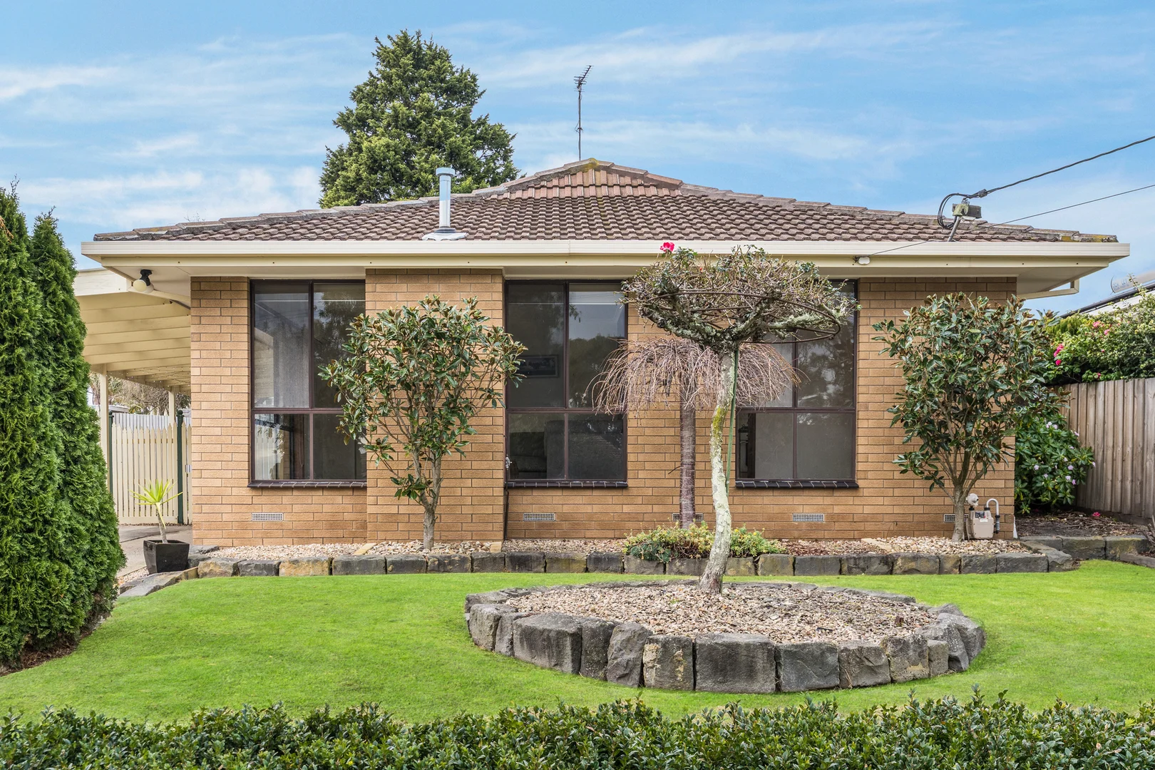 186 Country Club Drive - Image 2