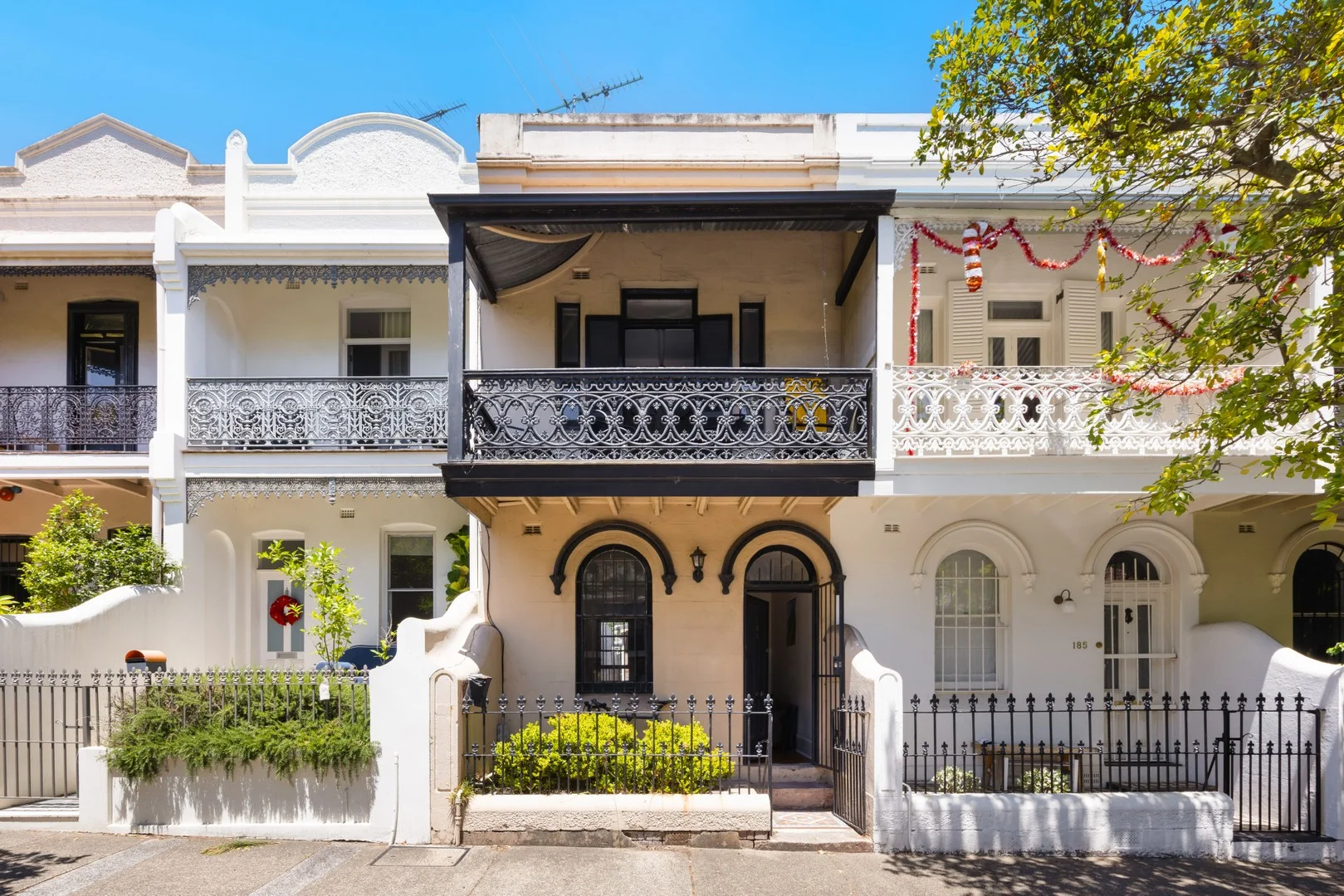 187 Hargrave Street (1/7)