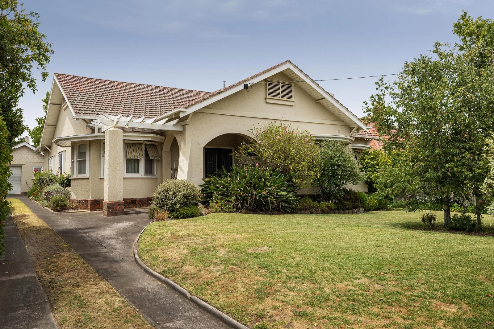 188 Burke Road (1/12)