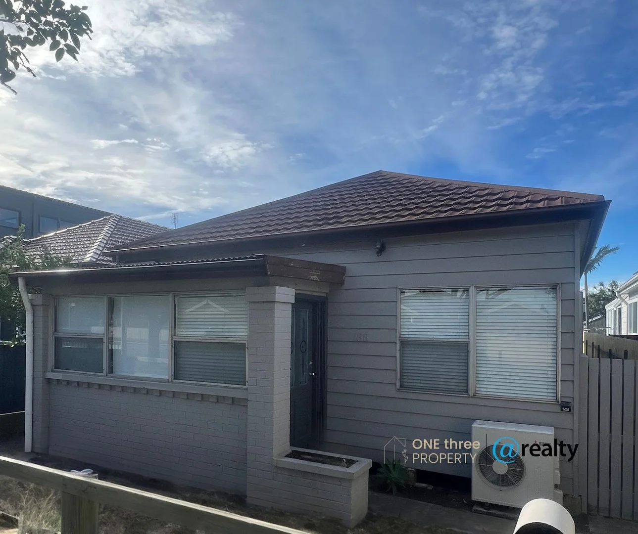 LEASED $725/wk