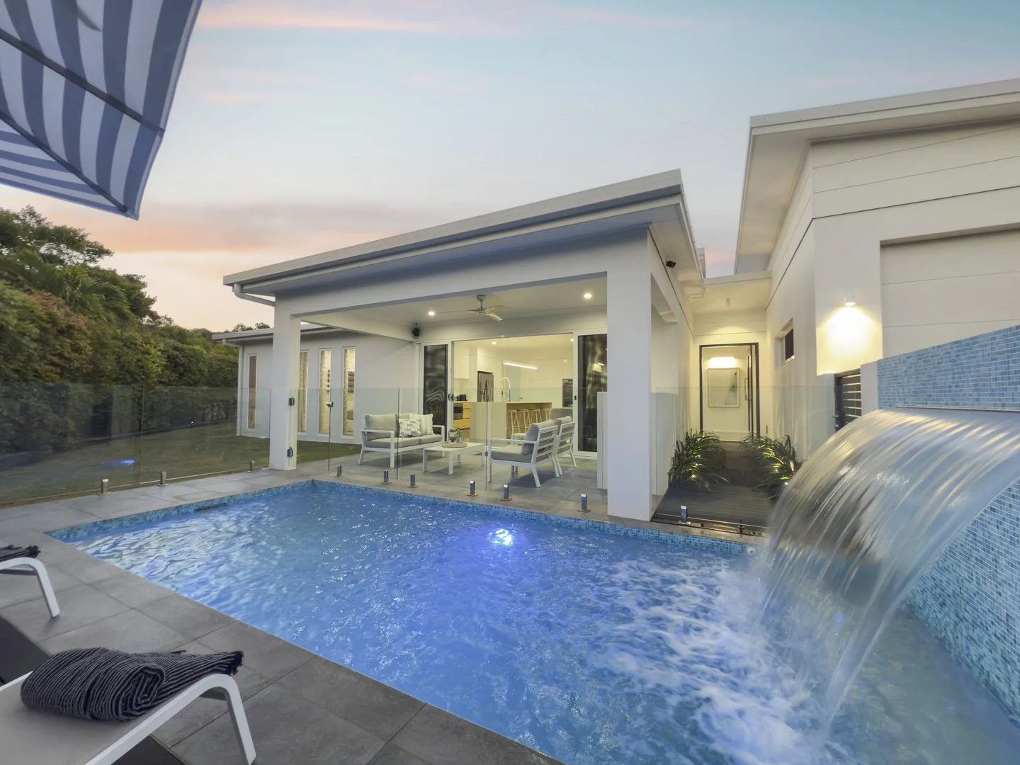 19-21 Harbour Drive (1/22)