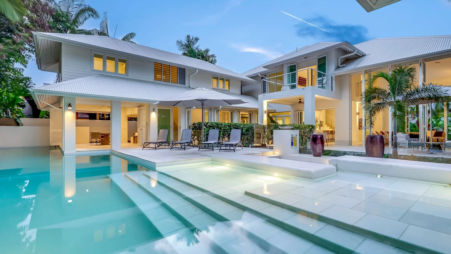 19 Beachfront Mirage Drive (1/45)