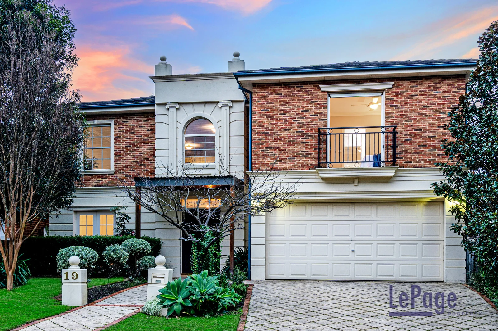 19 Broadleaf Cres (1/17)