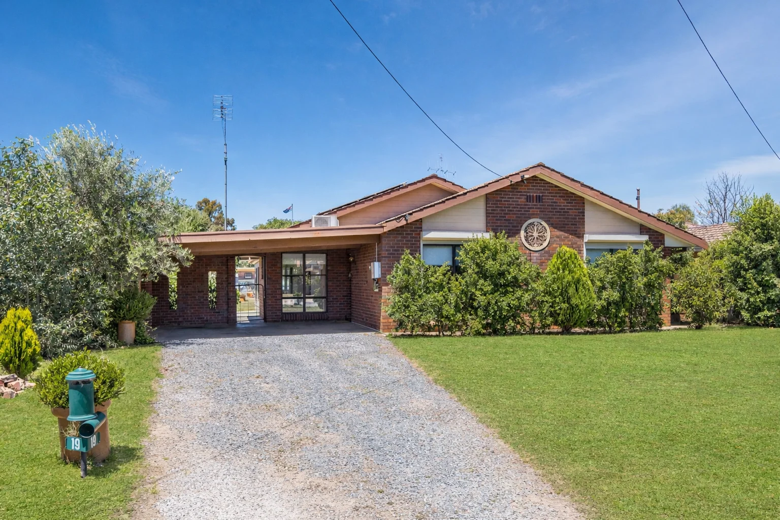 19 Cobwell Street (1/1)